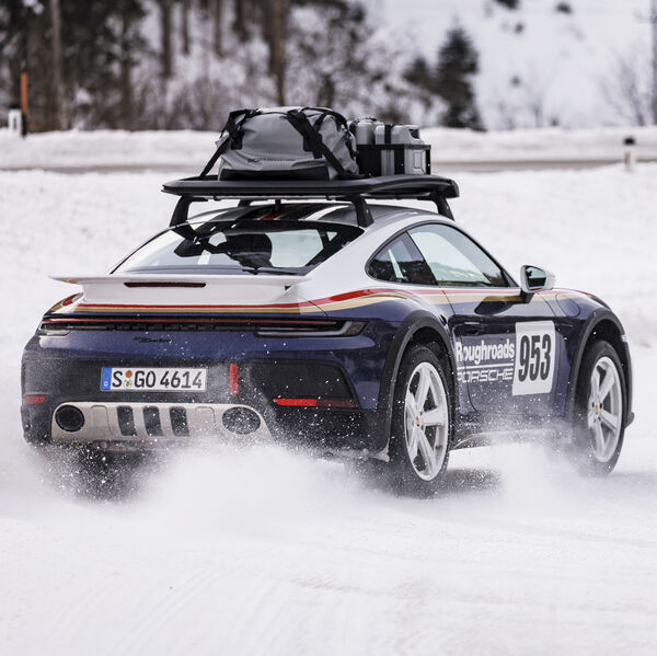 Porsche 911 Dakar – Roughroads!